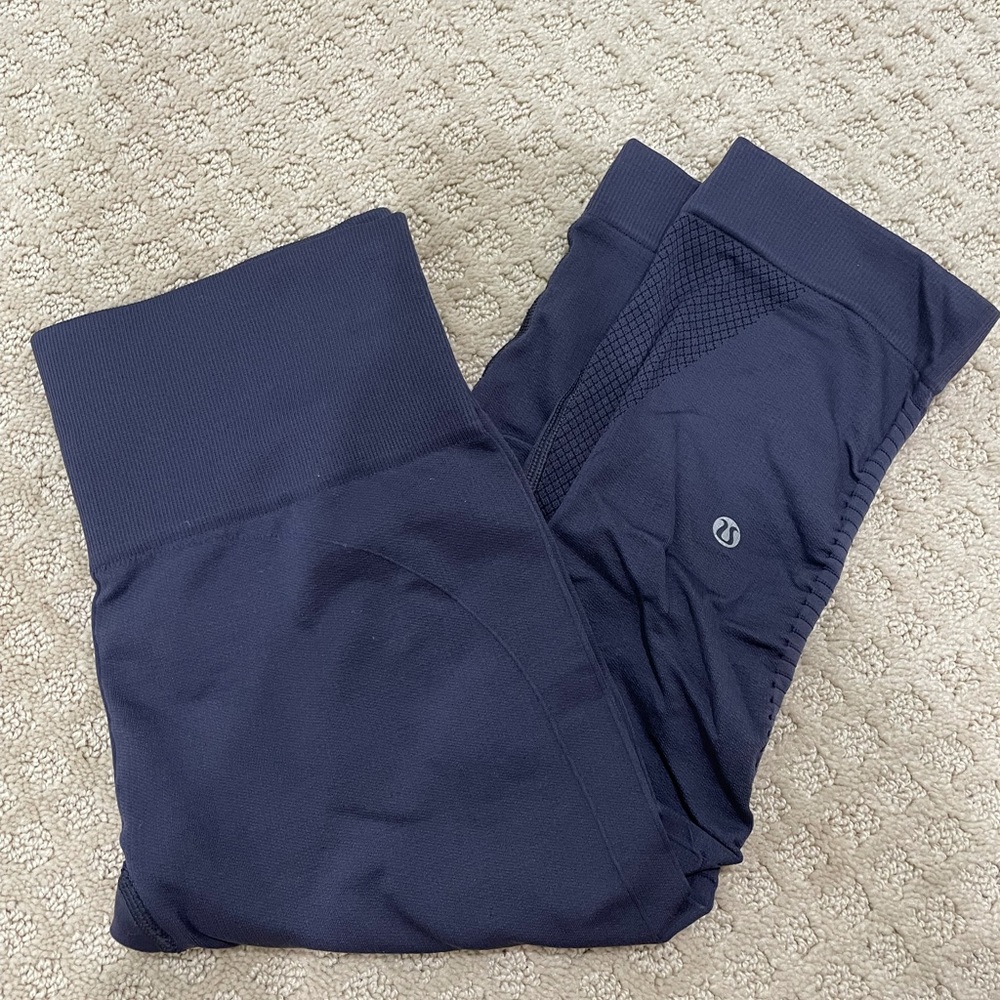 Lululemon cropped leggings size 6!